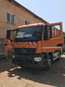 kamionsmet1306181 Доставен е нов автомобил за малко над 300 000 лв. (без ДДС) за сметосъбиране и сметоизвозване в Община Ловеч