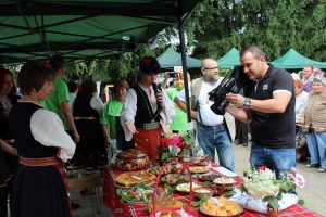 tetecensalamura2506189 Празникът на Тетевенската саламура се превърна в традиция за тетевенци