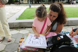 chitalnia1107181 Лятната читалня на Регионална библиотека „Проф. Беню Цонев“ Ловеч набира скорост