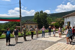 leshnica1607186 Кметът Корнелия Маринова поздрави жителите на село Лешница за празника