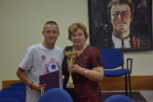 nagratifutbol3107185 Кметът на Ловеч връчи грамоти на отбора по плажен футбол