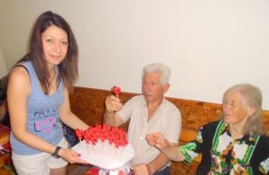 petroden1207182 Празнуващите Петровден в Йоглав получиха по едно символично петровско петле
