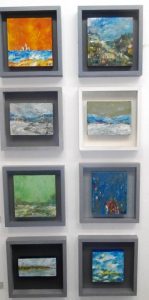 izlojba1008183 92 живописни миниатюри са събрани като в кристална решетка в рамките на новооткритата на 8 август изложба на Петьо Начев от Видин.