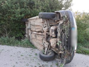 katastrofa308182 Тежко катастрофирал автомобил по пътя за с. Слатина. Бърза помощ откара шофьора в ловешката Болница