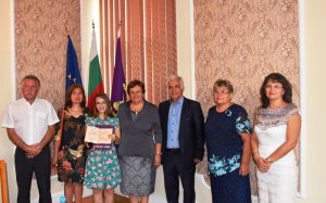 radinaezikova2808181 Зрелостничката Радина Караиванова получи Национална диплома на МОН Зрелостничката Радина Караиванова получи Национална диплома на МОН