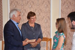 radinaezikova2808183 Зрелостничката Радина Караиванова получи Национална диплома на МОН Зрелостничката Радина Караиванова получи Национална диплома на МОН