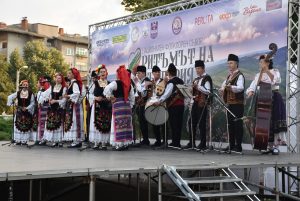 ritam2108181 „Ритъмът на България 2018“ в Ловеч тръгна с вода от менче, гръм от кремъклия и българския трибагреник „Ритъмът на България 2018“ в Ловеч тръгна с вода от менче, гръм от кремъклия и българския трибагреник