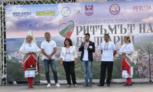 ritam2108182 „Ритъмът на България 2018“ в Ловеч тръгна с вода от менче, гръм от кремъклия и българския трибагреник „Ритъмът на България 2018“ в Ловеч тръгна с вода от менче, гръм от кремъклия и българския трибагреник
