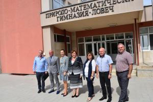 cibersecur21091810 Проведе се публична дискусия с ловешки ученици за киберсигурността с участието на евродепутата Ева Майдел