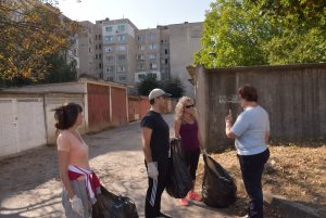 pochistane1509183 Служителите на Община Ловеч се включиха в акцията „Да изчистим България заедно“