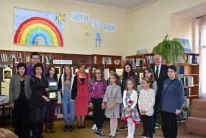 dobrovolci1910182 Кметът на Ловеч връчи награда на НСОРБ на доброволците от библиотеката