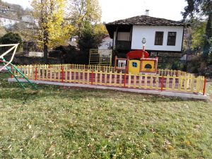 ekokat3110181 Реализиран е проект „Еко кът с билки и площадка за отдих и спорт" в ДГ „Мария Сиркова" в Ловеч