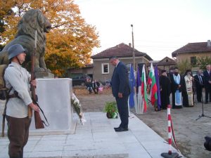 joglavpametik111018F Областният управител участва в откриването на паметник на загиналите във войните от с. Йоглав