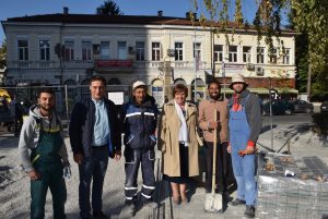 kmetremont1610182 Кметът на Ловеч инспектира работата по последните плочки от големия ремонт