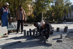 kmetremont1610183 Кметът на Ловеч инспектира работата по последните плочки от големия ремонт