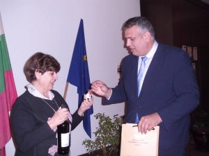 leakoen131118B Георги Терзийски посрещна Леа Коен, тя представи в Ловеч романът си „Рафаел“