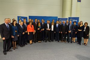 marinovahelzinki71118A Цветан Цветанов и кметове от ГЕРБ се срещнаха с претендента за водещ кандидат на ЕНП за председател на новата Европейска комисия Манфред Вебер. В делегацията в Хелзинки е и кметът на Ловеч и общински ръководител на ГЕРБ Корнелия Маринова