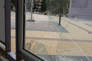 tabla211183 Неизвестни вандали потрошиха информационни табла в Ловеч