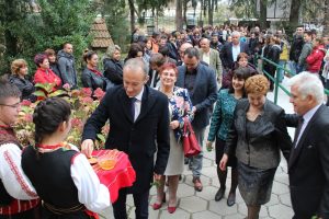 teteven711182 Министър Красимир Вълчев и д-р Мадлена Бояджиева откриха обновения сграден фонд на НПГГСД ,,Сава Младенов“ в Тетевен