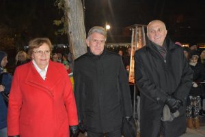 elhalovech512182 Коледното настроение превзе Ловеч с голяма цветна елха, базар и пищна заря