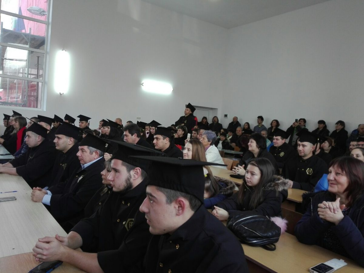 kolejdiplomi1012181 Випуск 2018 на Техническия колеж в Ловеч получи дипломите си на студентския празник