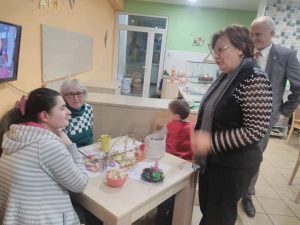 rabotilnica1212181 Коледната работилница на децата от Центъра на социална рехабилитация и интеграция в Ловеч посрещна гости