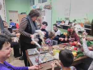 rabotilnica1212182 Коледната работилница на децата от Центъра на социална рехабилитация и интеграция в Ловеч посрещна гости