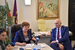 kmetivenci2101191 В план-приема за средните училища в Ловеч има 18 паралелки плюс една със задочно обучение