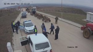 karuci602191 В Луковит полиция и горски задържаха 10 каруци с незаконна дървесина
