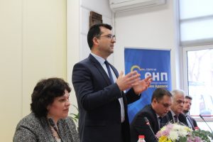 tetevenforum802191 Форум ,,Да върнем родителите в училище“ се проведе в Тетевен, част от националната кампания на евродепутата Асим Адемов