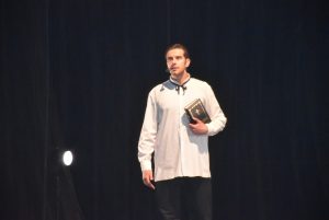 yojlevski2002194 Ловешката публика посрещна възторжено спектакъла „Той! Левски“