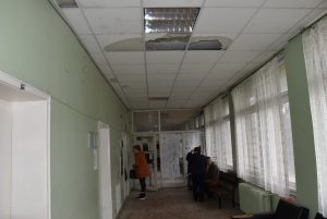 dsc 0682 ПАДНАЛИ СА ДВЕ ПЛОСКОСТИ ОТ ОКАЧЕН ТАВАН В ПОЛИКЛИНИКАТА В ЛОВЕЧ