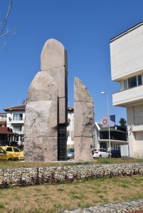 pametnik2903193 Поради обществен интерес Община Ловеч с пояснения за скулптурата на Кирил Найденов
