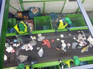 tetevenpac80319 13 Ученици от тетевенските училища посетиха Образователния център ЕКОПАК България в София