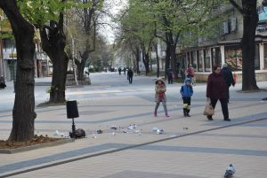 k 122 ГЛОБИ И ПОРИЦАНИЕ ЗА ХУЛИГАНИТЕ, КОИТО ЗАМЪРСИХА ЦЕНТЪРА НА ЛОВЕЧ