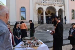 kozaunaci2804192 Благотворително в Ловеч на Великден раздадоха козунаци и червени яйца