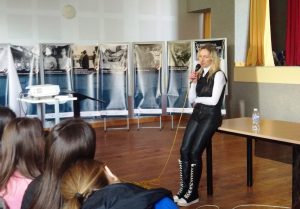 narkosv1804191 Среща-дискусия на тема „Разговор от първо лице. Истината за наркотиците“  се проведе в ПЕГ „Екзарх Йосиф I“ в Ловеч с участие на ученици, учители и родители
