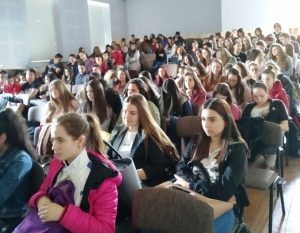 narkosv1804192 Среща-дискусия на тема „Разговор от първо лице. Истината за наркотиците“  се проведе в ПЕГ „Екзарх Йосиф I“ в Ловеч с участие на ученици, учители и родители