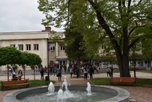 praznikezikova1504196 Кметовете на Ловеч и Лавал поздравиха по скайп от Франция ловешката езикова гимназия за празника
