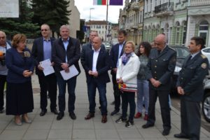 darenieerfurt100519 2 Автомобили и компютри дари на Ловеч кмета на побратимения Ерфурт Андреас Баузевайн
