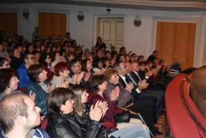diakovska90512 Певицата Люси Дяковска по време на концерт поздрави на немски гостуващата в Ловеч делегация от Ерфурт