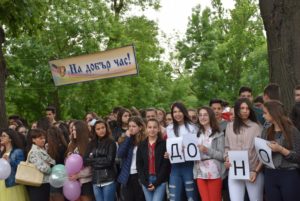 izprashtaneezikova1505191 ПЕГ „Екзарх Йосиф Първи“ в Ловеч изпрати своите абитуриенти
