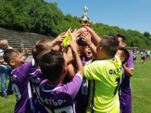 footballkids1706192 ОТБОРИТЕ НА ГОРНА ОРЯХОВИЦА И ВЕЛИКО ТЪРНОВО ПОБЕДИХА ВЪВ ФУТБОЛНИЯ ТУРНИР ЗА ДЕЦА В ЛОВЕЧ