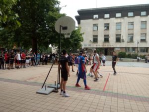 streetbasket306191 Близо 100 деца и юноши се забавляваха в баскетшоуто „Стрийтбаскет” в Ловеч