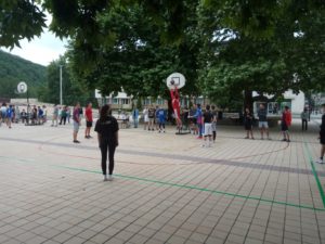 streetbasket306192 Близо 100 деца и юноши се забавляваха в баскетшоуто „Стрийтбаскет” в Ловеч