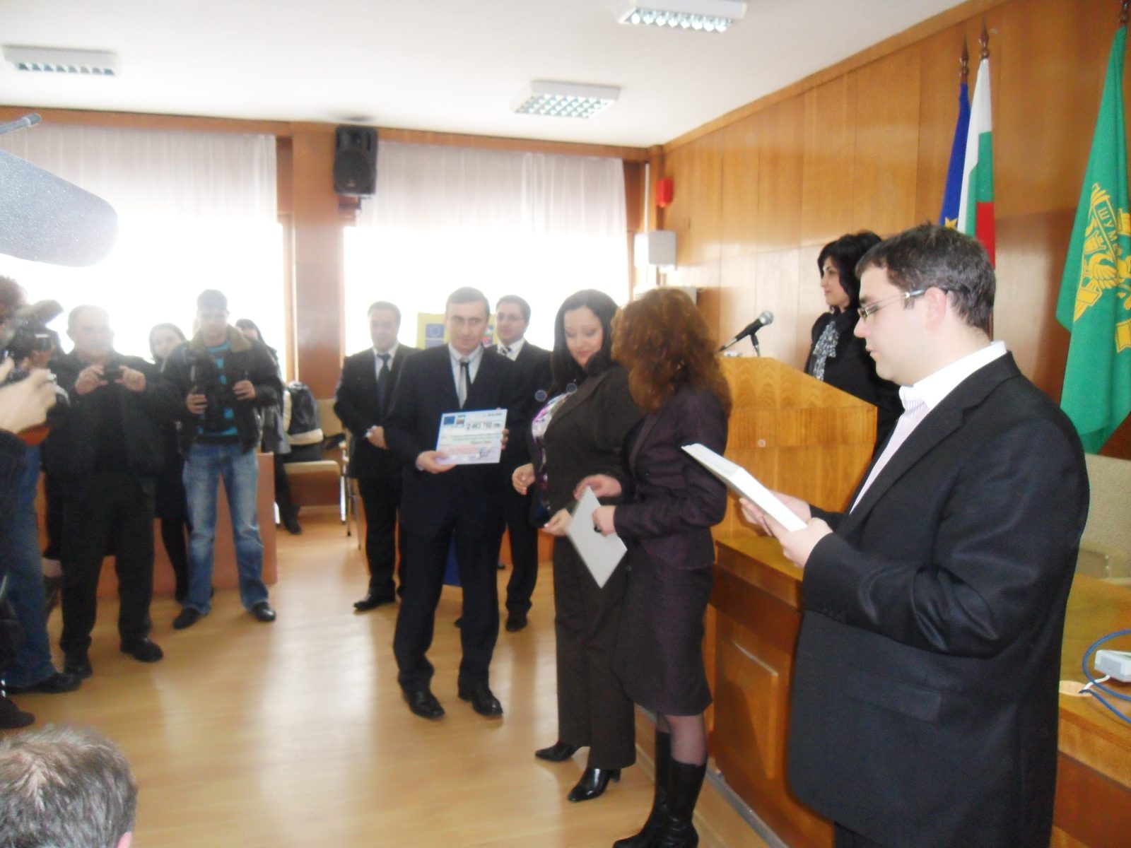dogovor2002121 Община Ловеч подписа с МРРБ договора за новите социални услуги