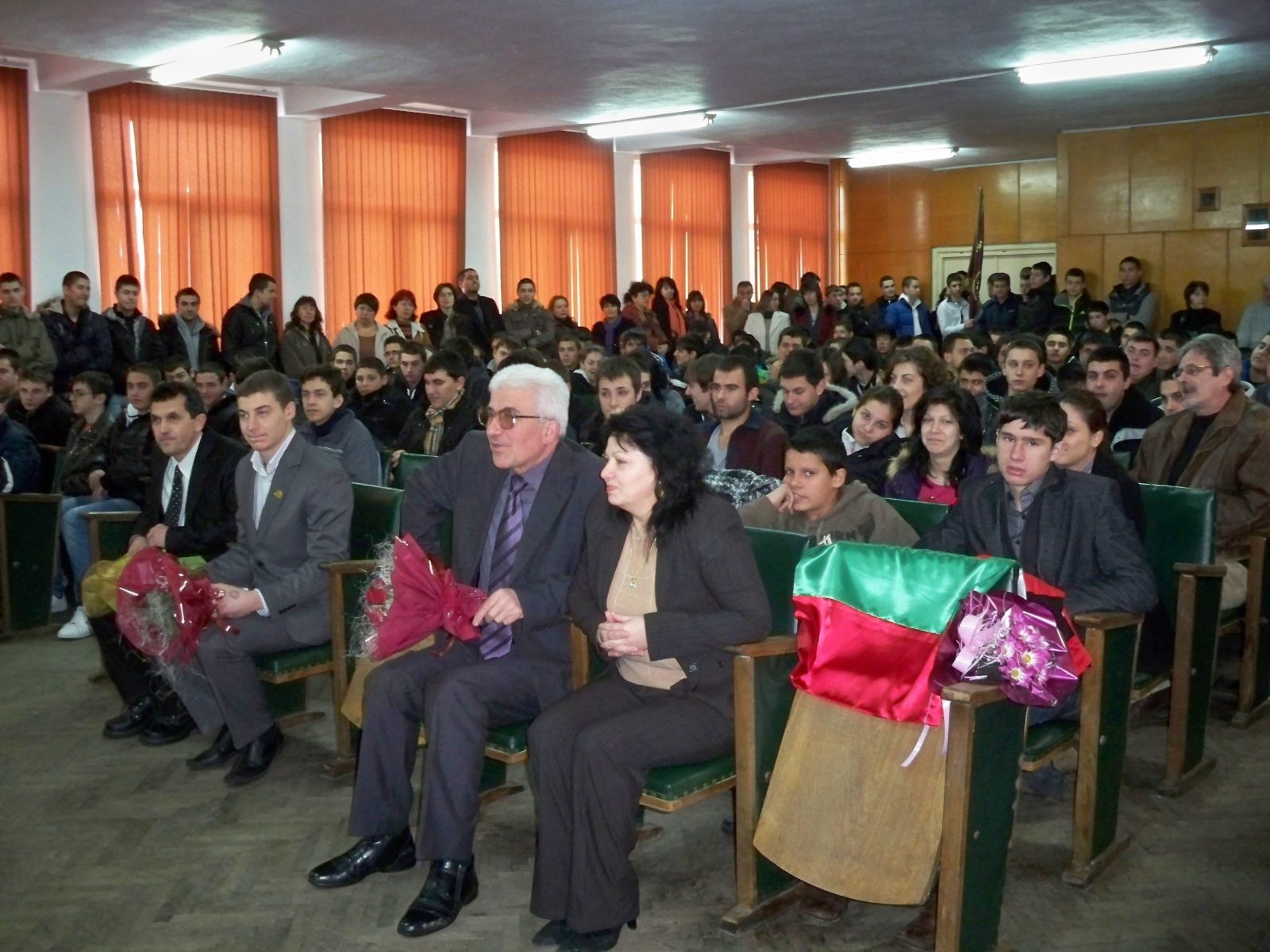 praznik1302121 Днес Механото навърши 53 години!
