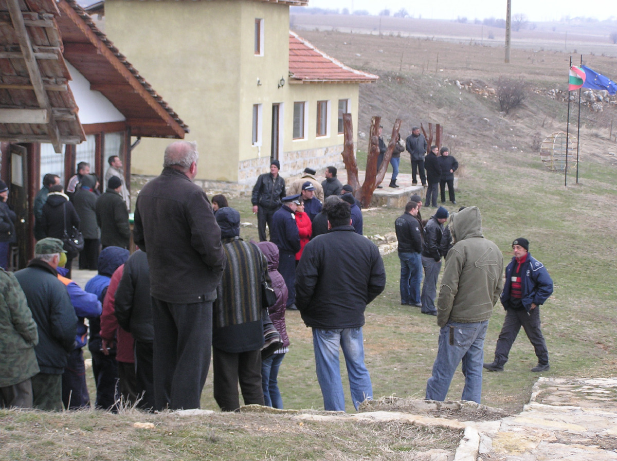 devetaki1703121 Разрушиха заслон и огнище, градени с усилията на хората от Горско Сливово