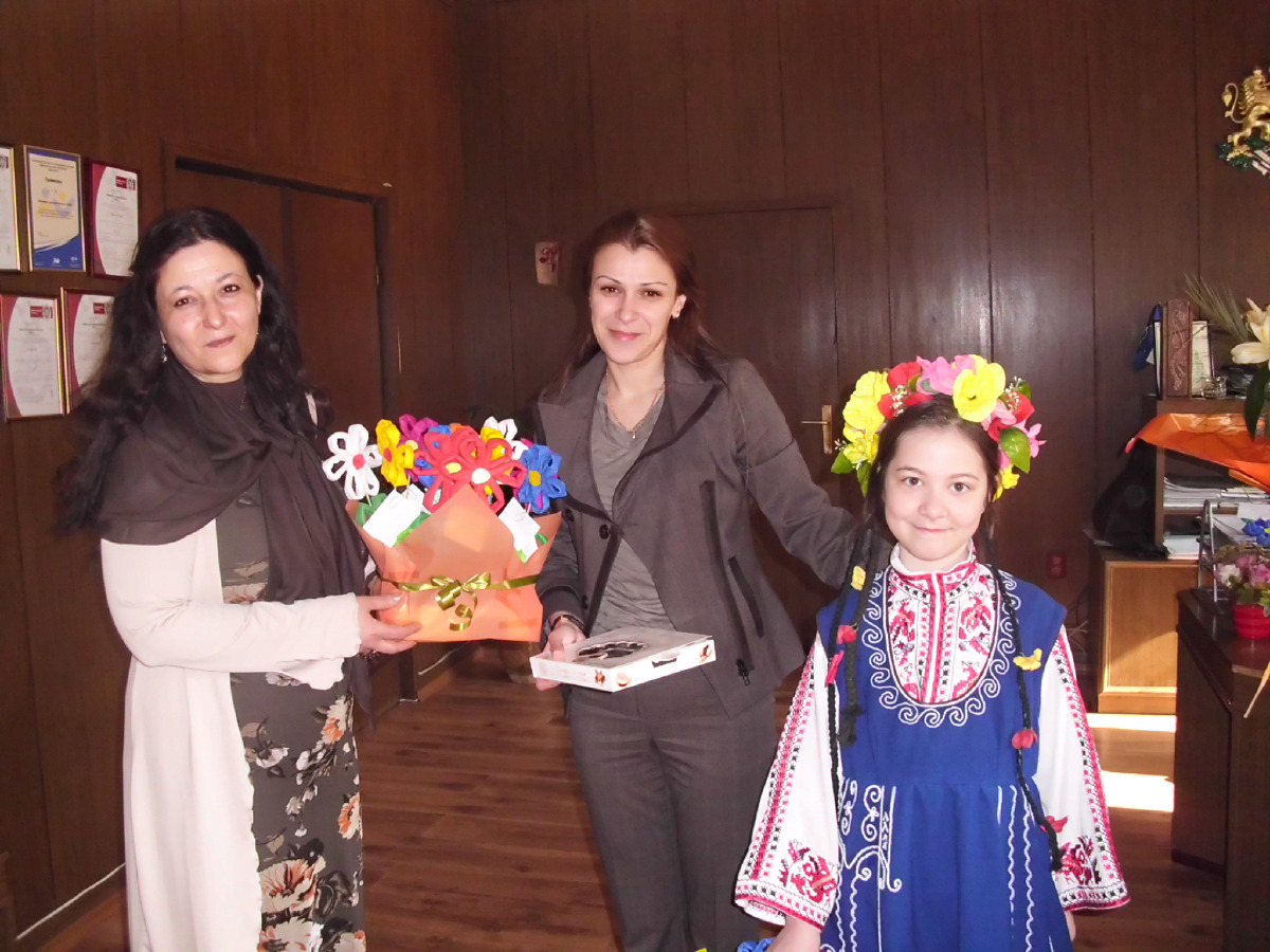 ou2303123 Ваня Събчева носи добри новини за област Ловеч