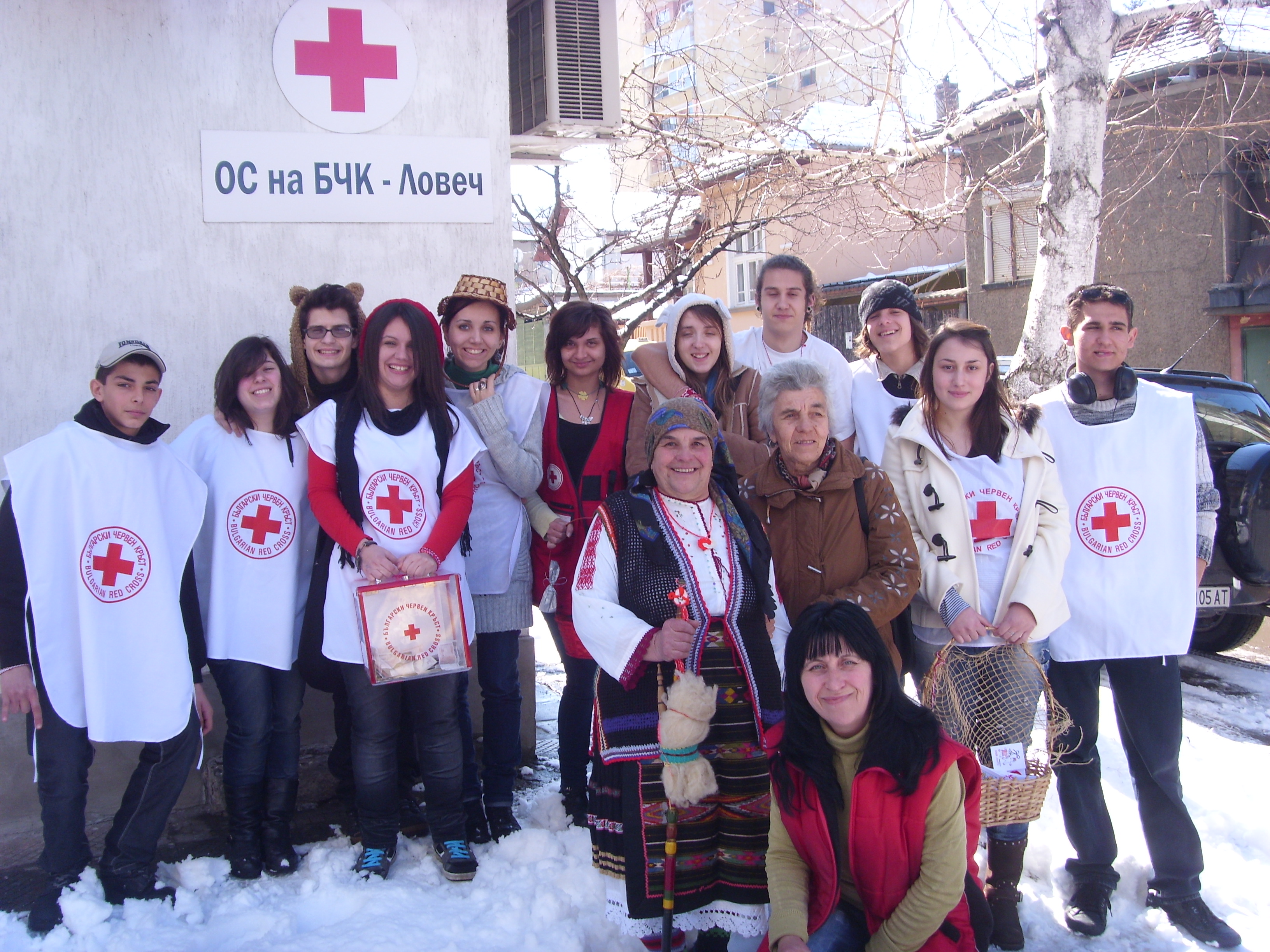 redcross203121 ЧЕРВЕНОКРЪСЦИ ЗАЛЯХА ОБЛАСТТА С МАРТЕНИЦИ И СЪБРАХА СРЕДСТВА ЗА ДЕЦА С ДЕТСКА ЦЕРЕБРАЛНА ПАРАЛИЗА